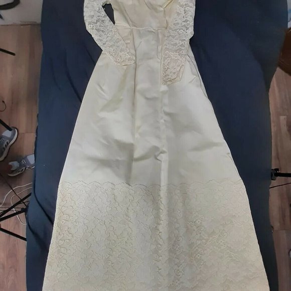 Lovie Del Wedding dress